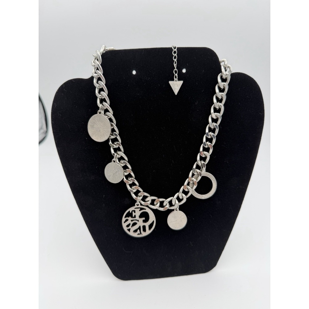 GUESS Silver Tone Charm Necklace Logo Chunky‎ Chain Rhinestone.      5216